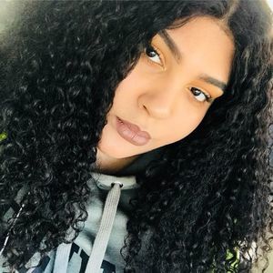 Meet your Posher, Mae